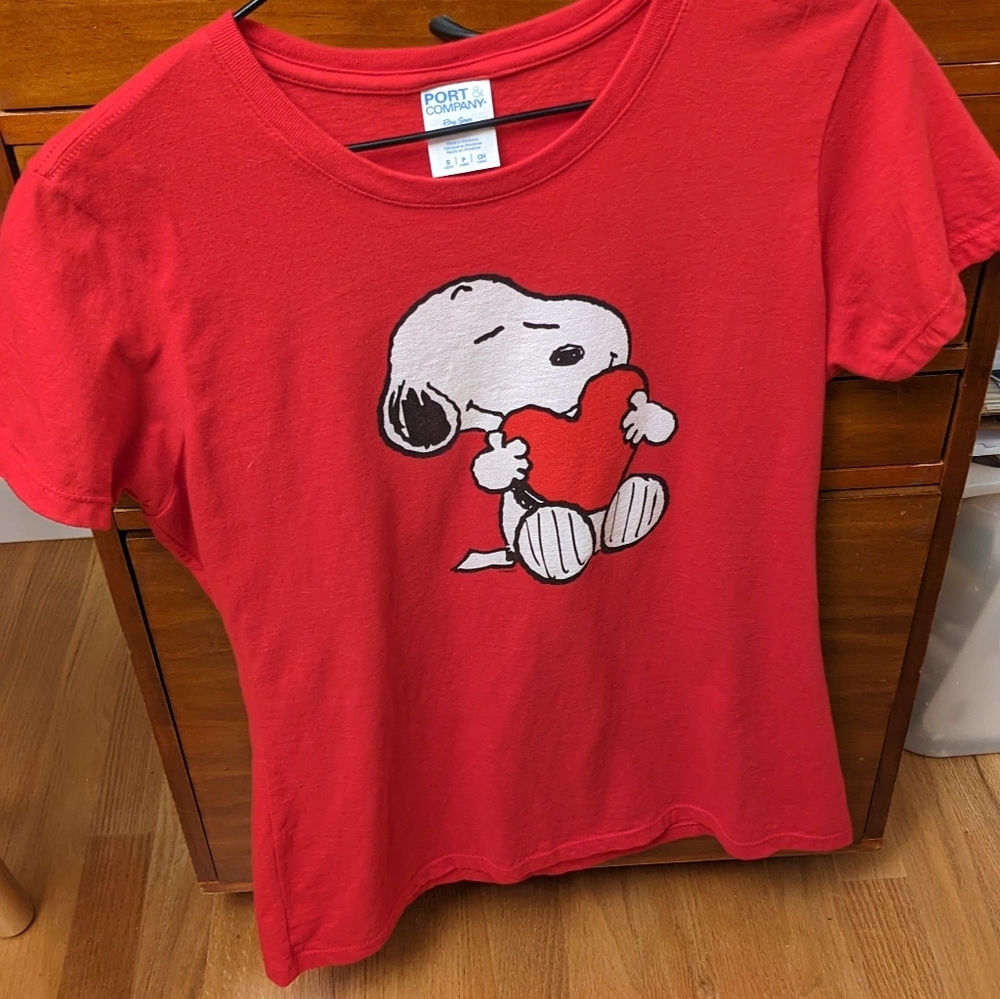 Snoopy Heart Tee Women's S Red Crew Neck Fan Favorite Short Sleeve T-shirt